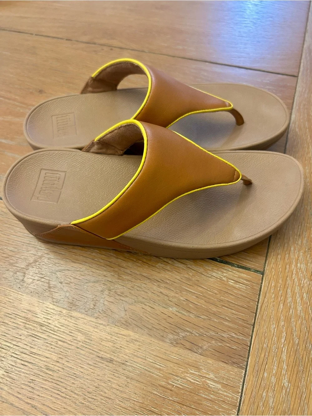 Fit Flop Lulu Leather Thong Sandals